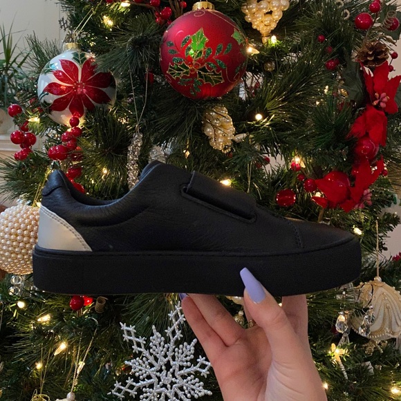 NWT Ugg Neri Sneakers - Picture 6 of 11